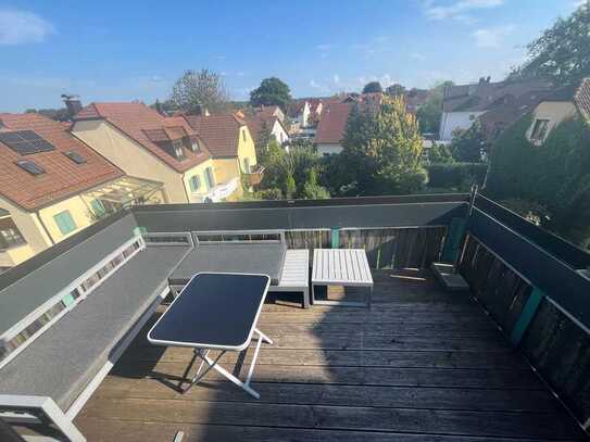 Sehr schöne 1-Zimmer-DG-Wohnung mit EBK, Südbalkon und seperatem Schlafplatz im Dachspitz