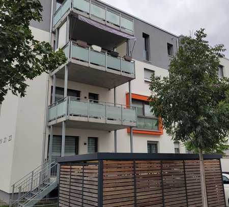 Neuwertige 4,5 Zimmerwohnung mit zwei Balkone und einem TG-Stellplatz