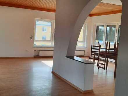 Sanierte 3,5-Zimmer-Wohnung mit Balkon und EBK in Erlenbach am Main