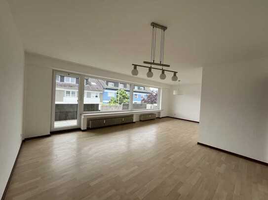 Geschmackvolle, vollständig renovierte 3-Zimmer-Wohnung mit Balkon und EBK in Dormagen