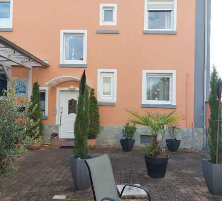 HIGHLIGHT, exklusives 2 FMH mit Maisonette Wohnung, Zentrumsnah in Bruchsal-Untergrombach!!