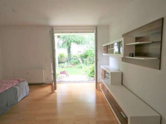 Gepflegte 2-Zimmer-EG-Wohnung mit Terrasse, eigenem Garten und EBK in Regensburg