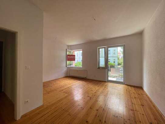 *** 2 Zimmer * Balkon * ruhige Seitenstraße * grüner Innenhof * Wannenbad * 07/22 ***