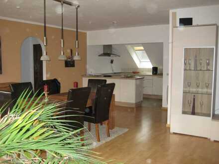 Gepflegte 3-Zimmer-DG-Wohnung mit Balkon und Einbauküche in Bielefeld