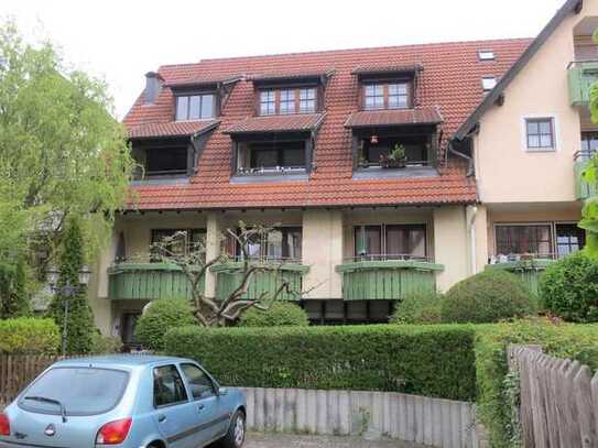 Gemütliche 2,5 Zimmer Wohnung, moderne EBK, Balkon, TG-Stellplatz im Zentrum Bad Urach