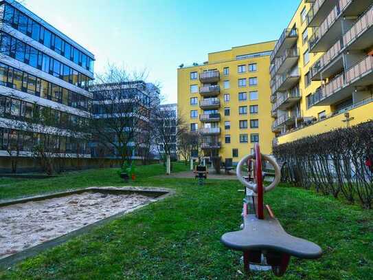 Großzügige 2-Zimmer-Wohnung mit EBK und Dachterrasse