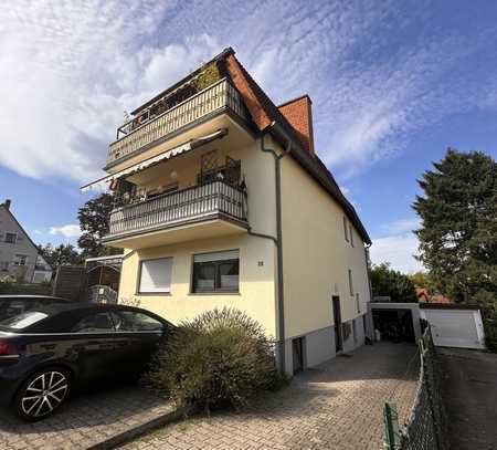 Wunderschöne 4 Zimmerwohnung zentral gelegen, Südbalkon. KFZ-Stellplatz