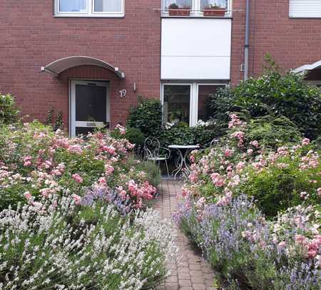 Reihenmittelhaus mit Rosengarten in Düsseldorf Angermund