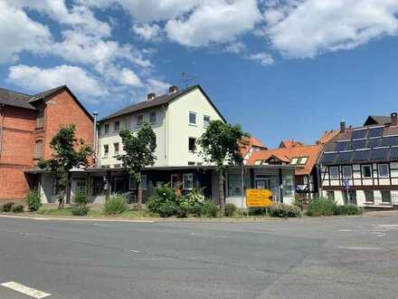 Renditestarkes Wohn- und Geschäftshaus im Zentrum von Eschershausen!