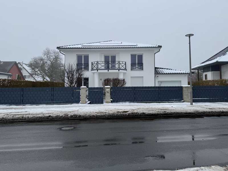 Exklusives, klimatisiertes Einfamilienhaus mit Sauna, Pool und Garten