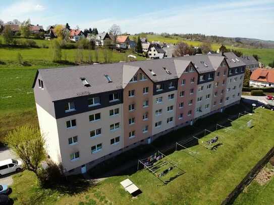 Neu sanierte Zwei-Raum Wohnung mit Blick über das Zschopautal !