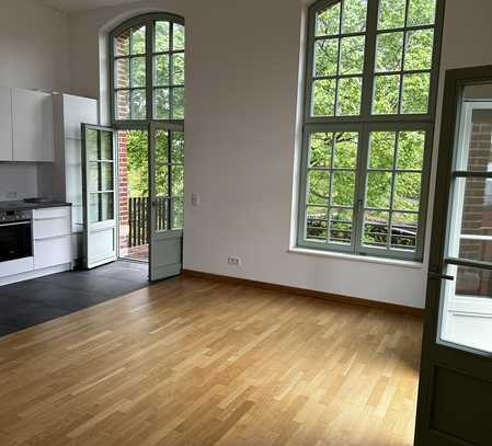 2-Zimmer Loftcharakter Wohnung / 2 room loft style apartment // befristet!!!