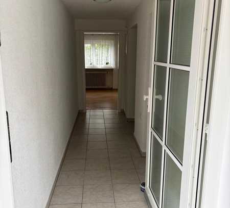 Schöne und gepflegte 3-Raum-Wohnung mit Einbauküche in Albstadt Ebingen