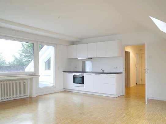 Helle und moderne Wohnung mit Balkon