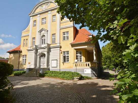 Repräsentative Villenetage an der Altstadt mit Stellplätzen