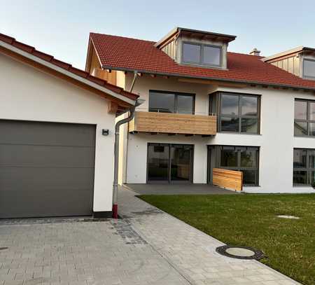 Sonnige 2-Zimmer-Wohnung Neubau ruhige Lage nahe S-Bahn mit Balkon in Großhelfendorf