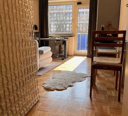 IN BESTER LAGE – Maxvorstadt, 1 Zimmer mit Südbalkon, Theresienstraße Idealwohnung