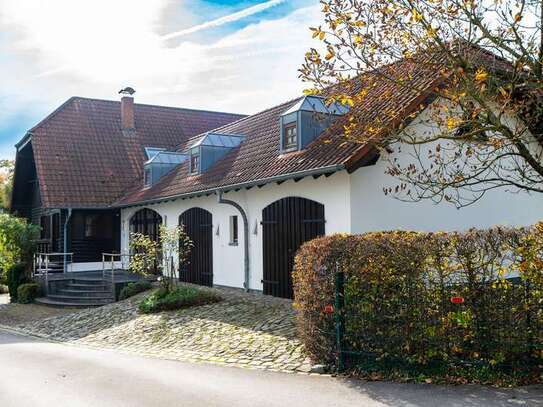 Allgäu trifft Heidhausen. Bildschöne, exklusive Landhaus-Villa in grüner, ruhiger Bestlage.