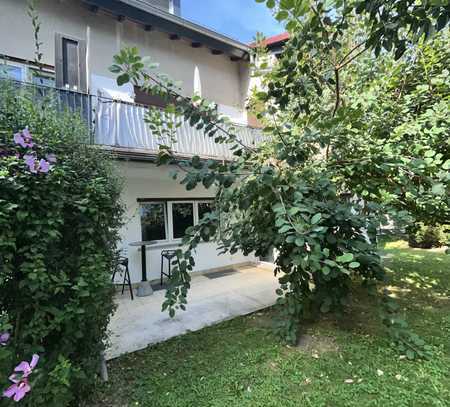 Charmante Terrassenwohnung mit Gartennutzung, Parkettboden und Einbauküche in einem Mehrfamilienhaus