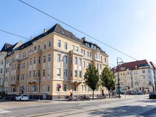 Individuelle 2-Zimmer-DG-Wohnung mit Eckbadewanne Nähe Hassel!