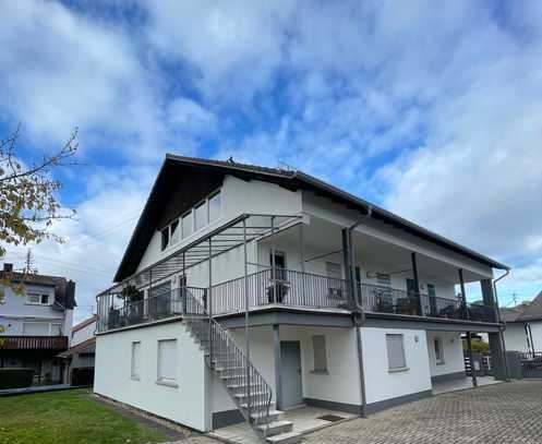 Sonnige 4 ZKB Wohnung mit großer Dachterrasse!