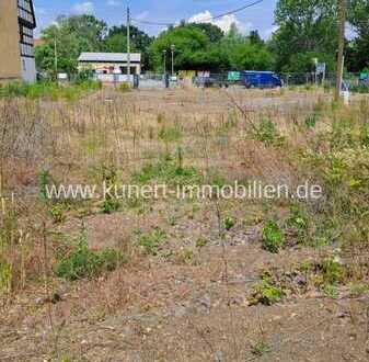 2100 m² freies Grundstück nahe Flughafen zu verpachten, geeignet als Stellplatz, Lager, Parkplatz...