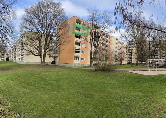 Helle 3-Zi. Whg. mit Balkon und schöner Aussicht, inkl. Garagenstellplatz, sofort verfügbar