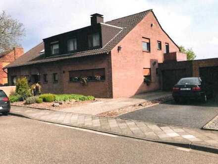 Freistehendes 1-3-Familienhaus in 
Mönchengladbach-Wickrathberg