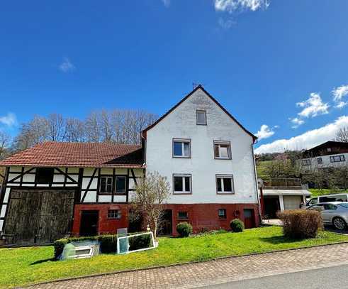 Ein- Zweifamilienhaus mit großzügigem Grundstück!