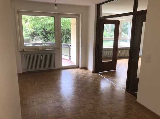 Schöne 3,5- Zi.- Wohnung - Echtholzboden - neues Bad und Gäste-WC - Balkon - Garagenplatz