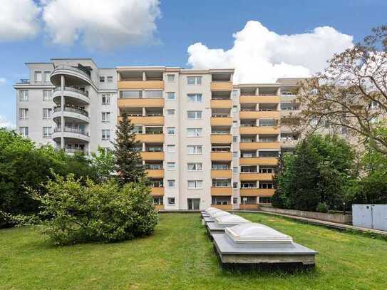 Tiefgaragenstellplatz in der belebten Residenzstraße zu vermieten!