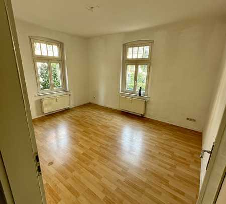 Blasewitz/Striesen: Freundliche und neuwertige 2-Raum-Hochparterre-Wohnung mit Balkon in Dresden