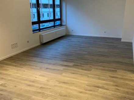 Düsseldorf-Rath, schöne 4-Zimmer Wohnung mit Balkon und Aufzug