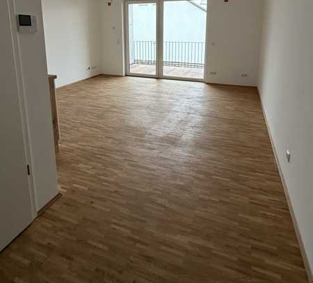 Neuwertige 1-Zimmer-Wohnung mit Balkon und EBK in Stadtbergen