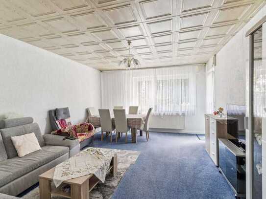 Geräumige 4-Zimmer-Wohnung mit Balkon und Stellplatz