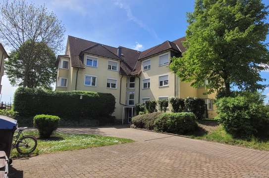 Helle Maisonettewohnung mit Balkon im Grünen