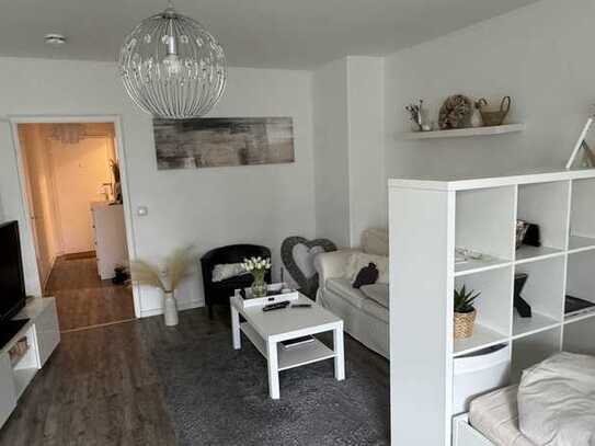 Stilvolle 1-Zimmer-Wohnung mit gehobener Innenausstattung mit Balkon und EBK in Kiel-Schilksee