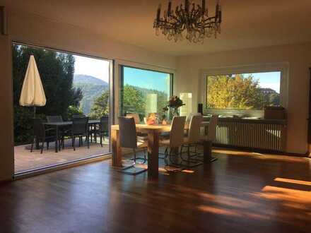 Schicke Wohnung mit drei Zimmern und herrlichem Ausblick in Baden-Baden