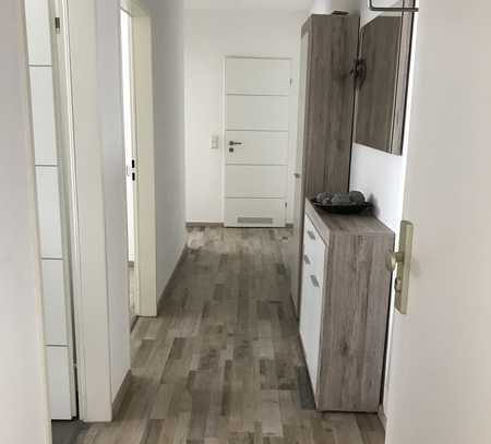 Stilvolle, modernisierte 3-Zimmer-Wohnung mit Balkon und Einbauküche in Neu-Isenburg