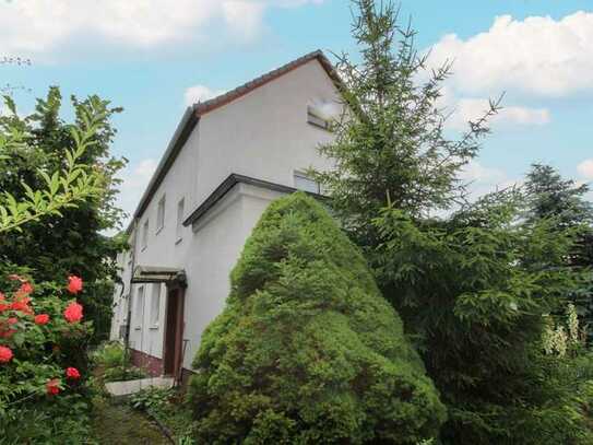 Bezugsfreie Doppelhaushälfte mit Renovierungsbedarf in Altchemnitz
