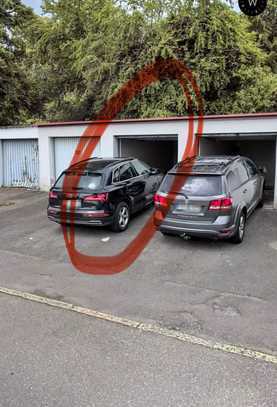 Garage mit Stellplatz