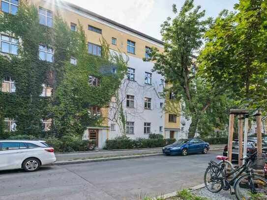 Mit Balkon und 2 Zimmern: Kapitalanlage im Dreißiger-Jahre-Ensemble in Prenzlauer Berg
