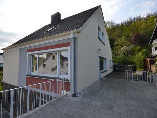 Panoramablick aus geräumiger Maisonettewohnung "Am Heyerberg 2" in KO-Güls