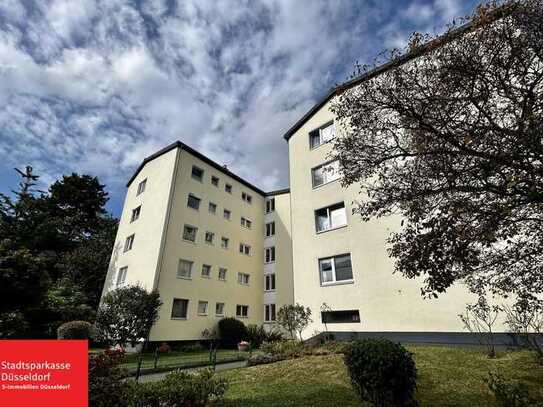 Familienfreundliche 4-Zimmer-Wohnung mit Balkon in Rath