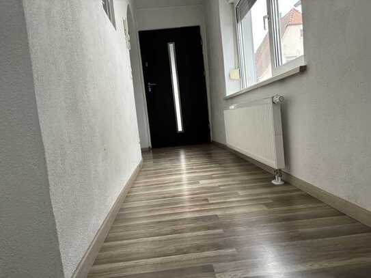 Attraktive und vollständig renovierte 1,5-Raum-Maisonette-Wohnung in Offenbach an der Queich