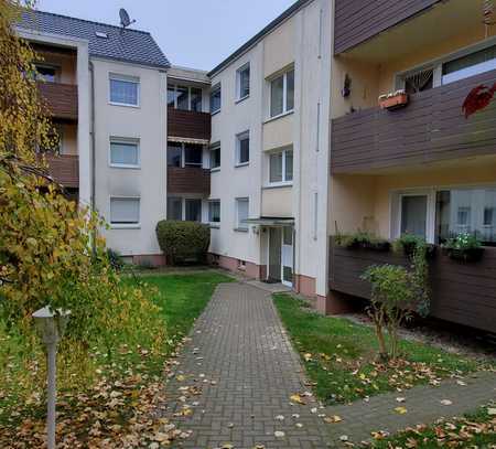 Freundliche 3,5-Zimmer-Wohnung mit gehobener Innenausstattung mit Balkon und EBK in Gehrden / Stadt