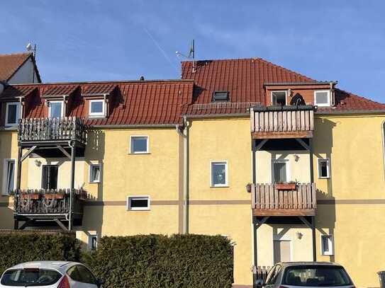 Ansprechende 2,5-Zimmer-Dachgeschosswohnung mit Balkon in Groitzsch