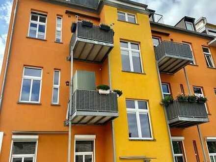 Traumhafte Dachgeschosswohnung mit 2 Balkonen * teilmöbliert * ab sofort