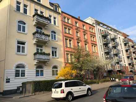 Stilvolle, sanierte und renovierte Altbau 3-Zimmer-Wohnung mit EBK in Frankfurt am Main