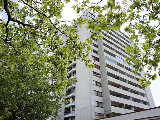 Hannover Vahrenheider Markt: Barrierearme große Wohnung mit Westloggia und Garage